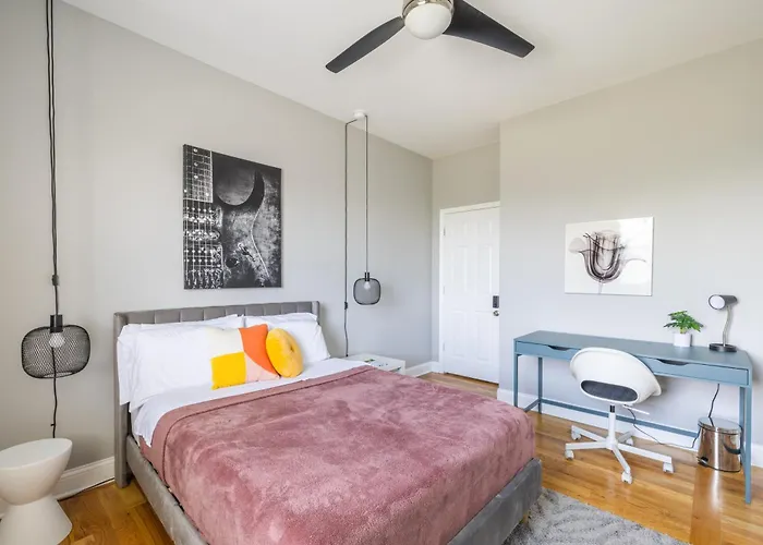 Kenwood Apartments, Downtown Hyde Park *