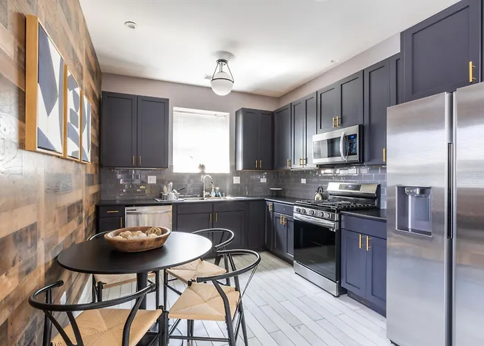 Kenwood Apartments, Downtown Hyde Park *
