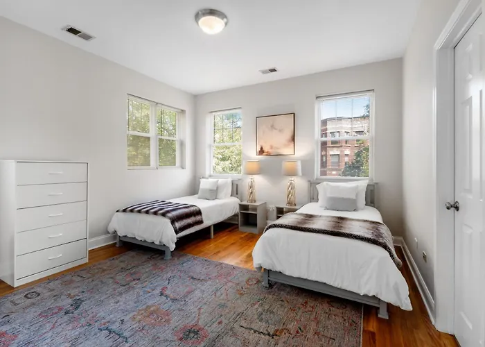 Kenwood Apartments, Downtown Hyde Park *